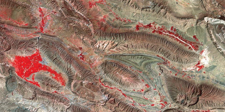 Zagros Mountains, Iran. Landsat-7 satellite image, 30 m